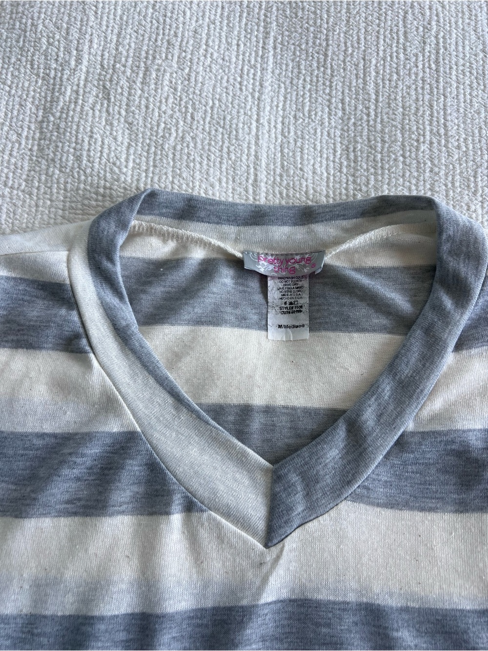Free With Over 40$ Purchase Striped Gray and White V-Neck Tunic Top Size: M - Picture 13 of 14